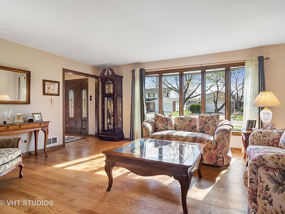 4th image of 830 Beacon Dr