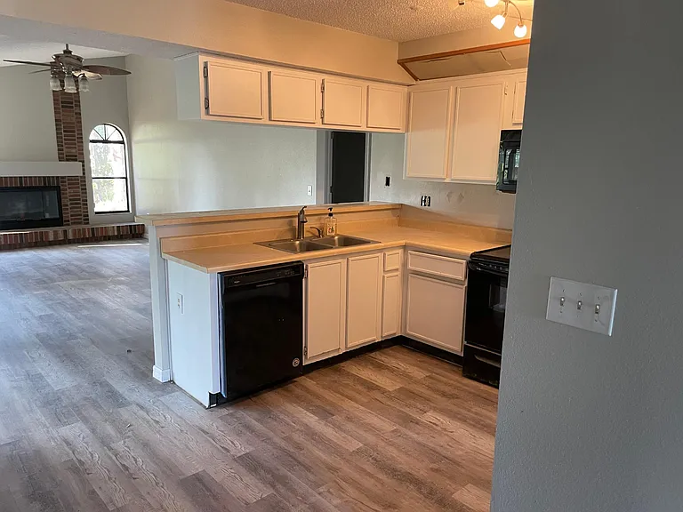 1926 Meadowridge Dr — Photo 12