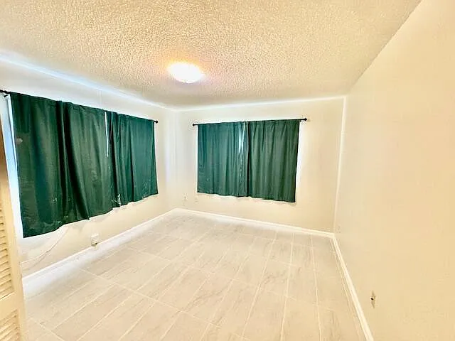 2810 NW 8th Ct — Photo 11