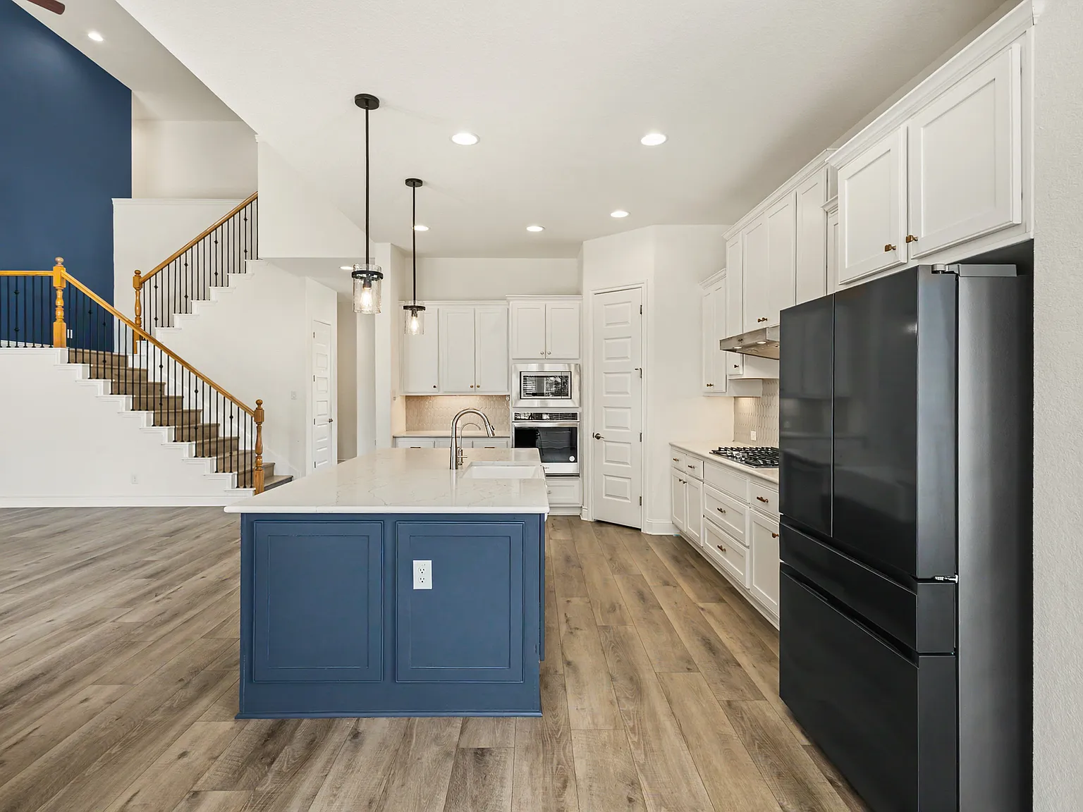 5 bed, 3660 sqft, $4,700 — Photo 4