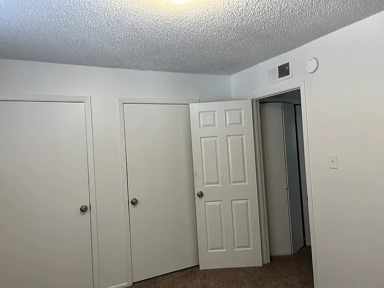 Updated 2 Bed Apt. W/ Large Yard in the NE Heights — Photo 25