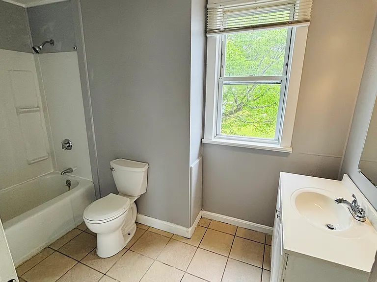 1411 N Main St #2 — Photo 8