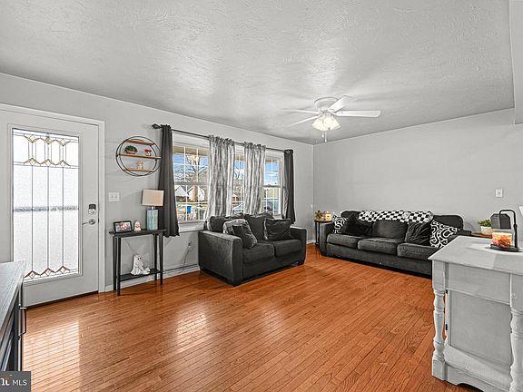 3rd image of 3541 Village Rd