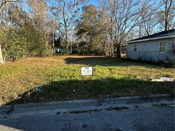 2010 Packard Avenue, Savannah, GA 31405