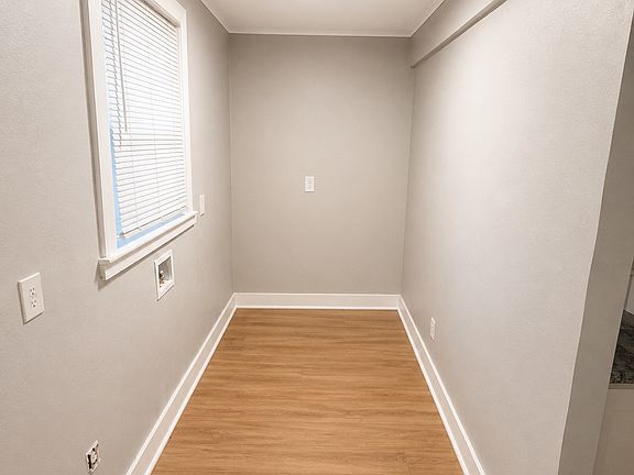 5th image of 751 Woodbury Rd