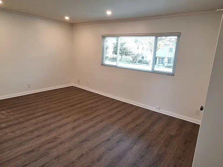 255 Green Moor Pl — Photo 8