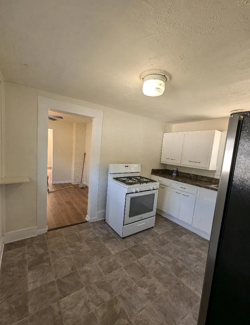 2 bed, 770 sqft, $1,100 — Photo 3
