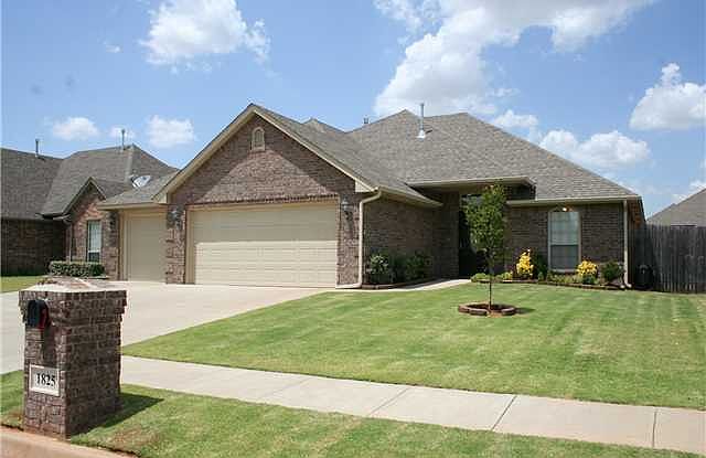 1st image of 1825 Woody Ln