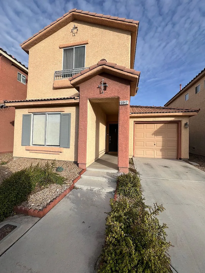 Beautiful 3-Bedroom, 3-Bath Home Move-In Ready — Photo 1