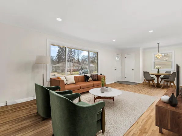 1895 Shryer Ave W, Roseville, MN 55113