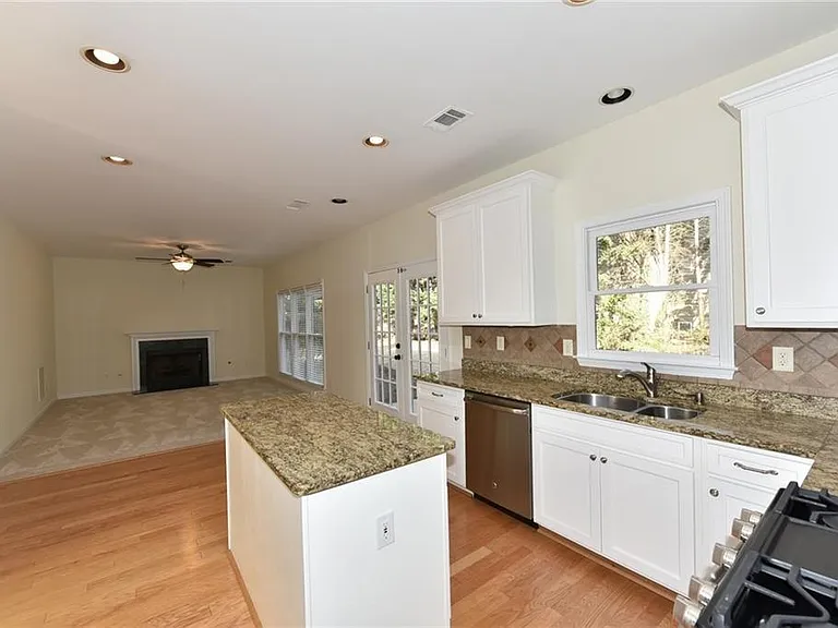 2515 Spring Grove Ct — Photo 11