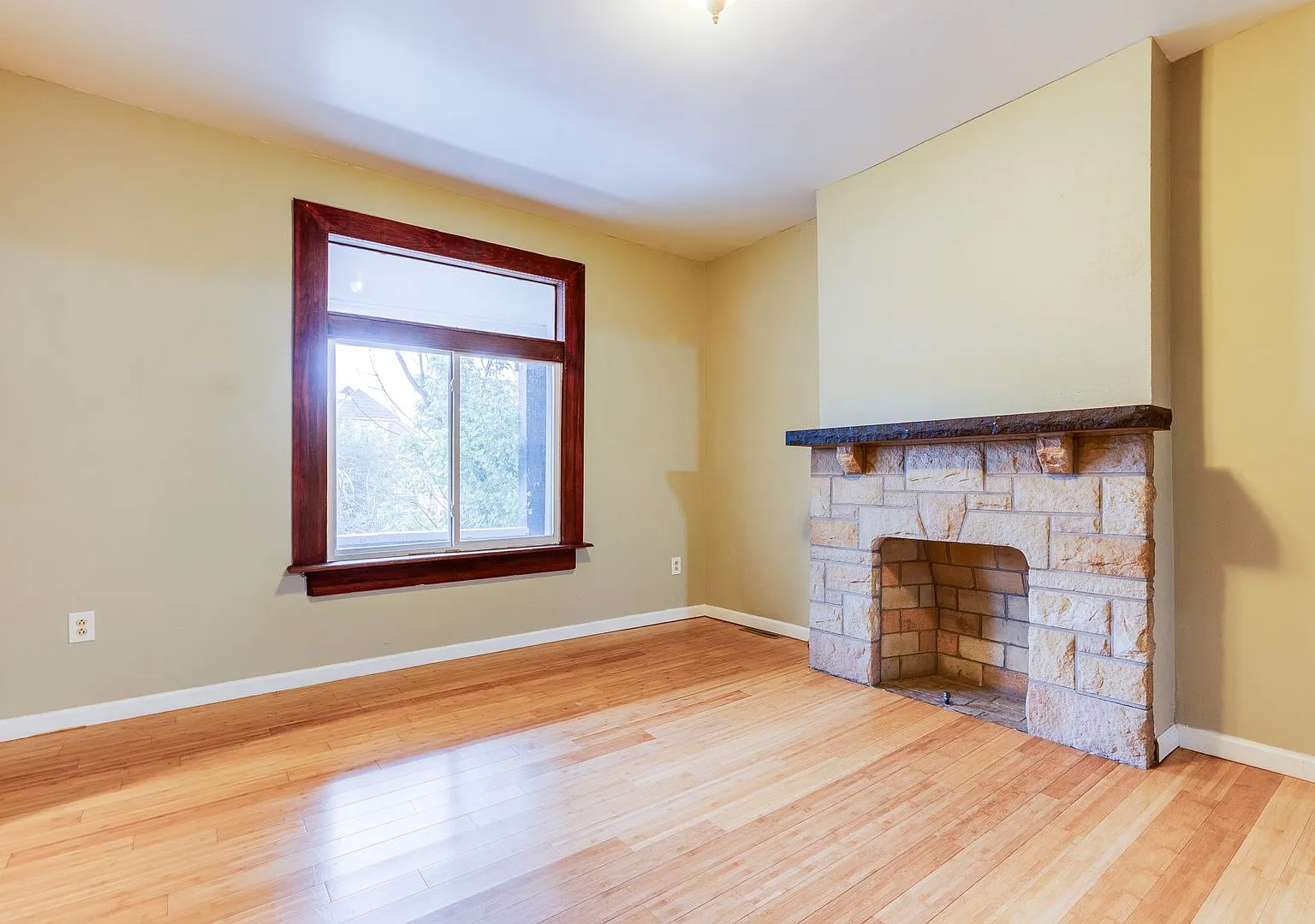Available Now - Traditional 4+ Bedroom Home Located In Mt. Washington! Ask How You Can Get Up To ... — Photo 3