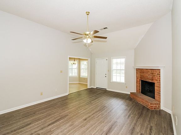 3rd image of 7099 Country Walk Dr
