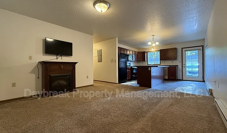 317 16th St S #4 — Photo 2