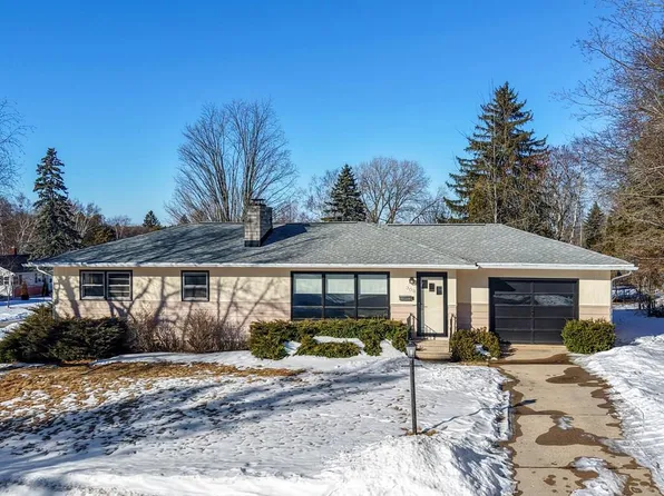 308 W Pine St, Sturgeon Bay, WI 54235