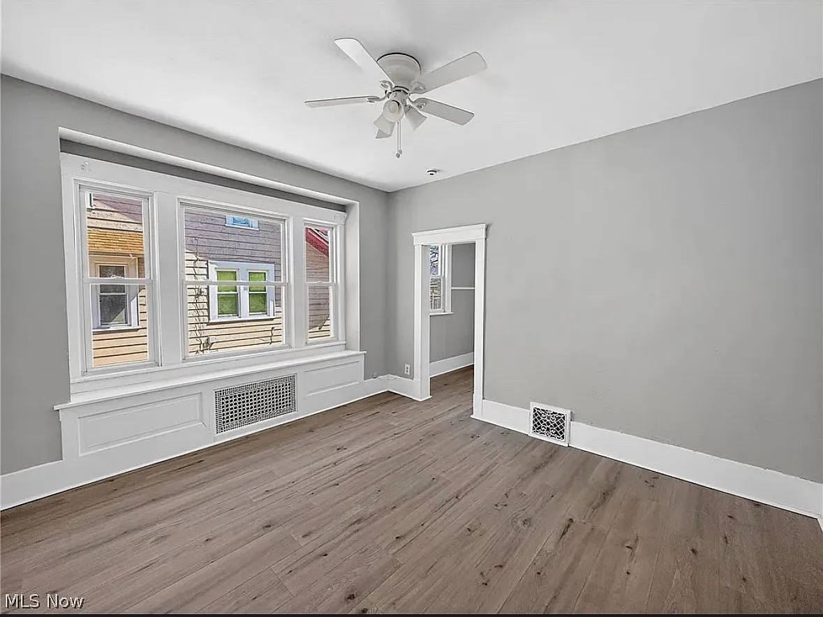 5 bed, $1,500 — Photo 2