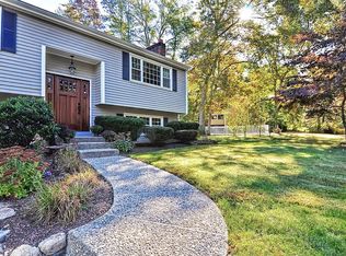 14 Mohegan St, Norfolk, MA 02056