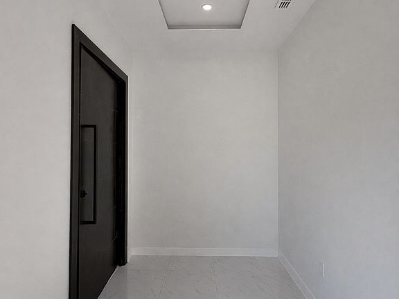 4th image of 1704 Cordova Dr