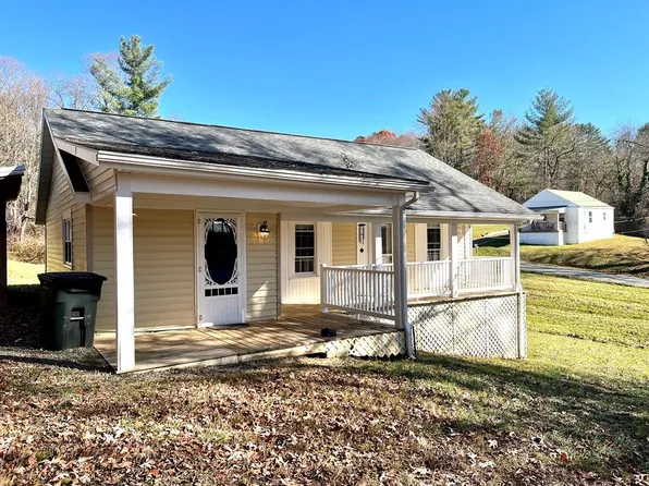 153 Eastview St, Galax, VA 24333