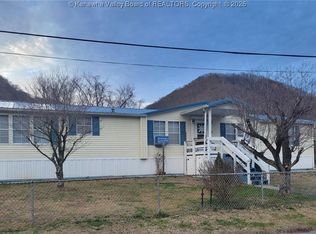 1010 Kanawha St, Hansford, WV 25103