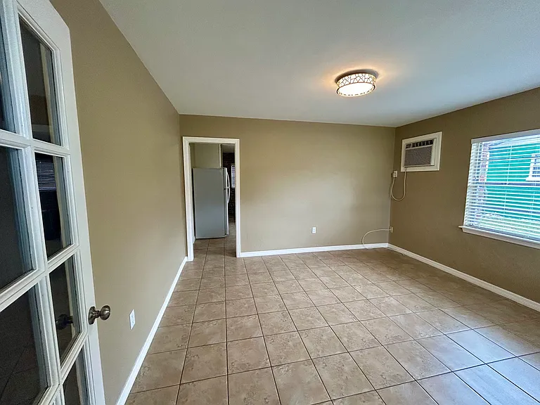 519 Lemon St — Photo 3