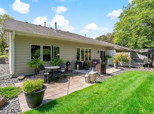 809 Southcross Dr E, Burnsville, MN 55306