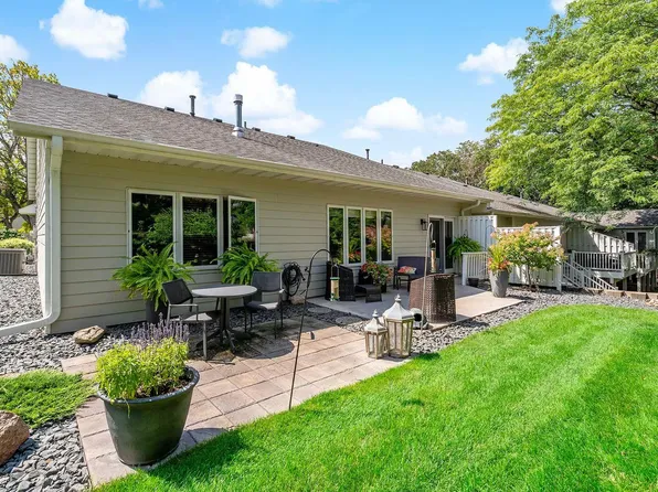 809 Southcross Dr E, Burnsville, MN 55306