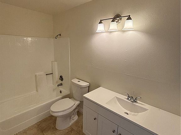 4th image of 10901 Laurel Cny Blvd #209