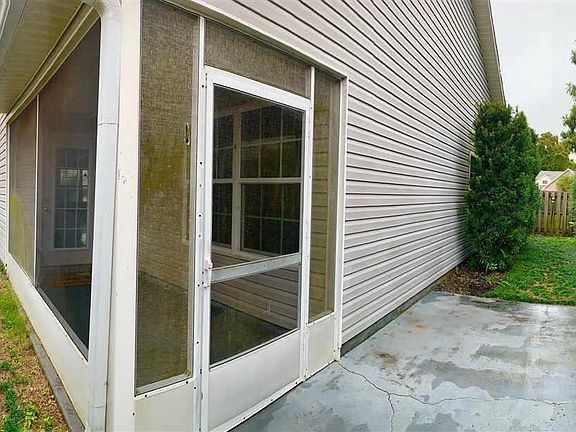 3rd image of 395 Mirabelle Dr