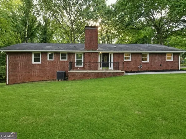 3248 Hilltop Cir, Gainesville, GA 30506