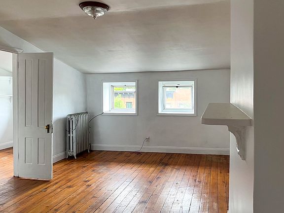 3rd image of 462 Quincy St Floor 3