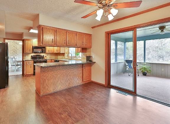 Eat-In Kitchen