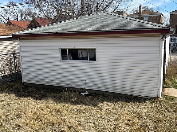 2nd image of 10129 S King Dr