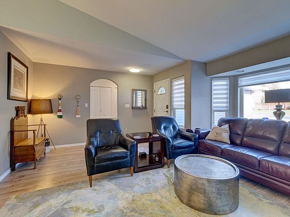 5th image of 5643 Curtis Pl