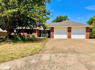 1802 Arolyn Dr, Chanute, KS 66720