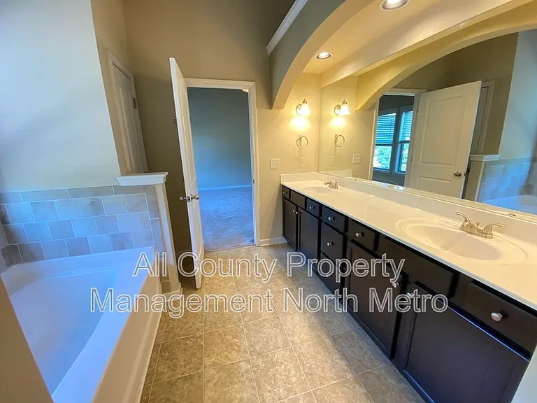 5060 Glencliff Dr — Photo 9