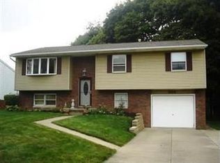 566 Cedar Cir, Wadsworth, OH 44281