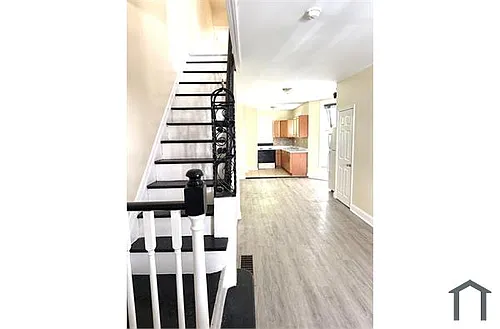 5538 Addison St Photo 1