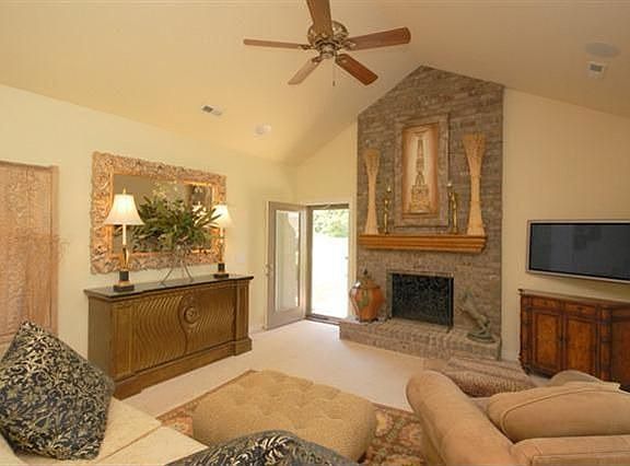 5th image of 107 Sugartree Ln