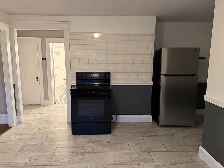 618 Reservoir Ave #3 — Photo 2