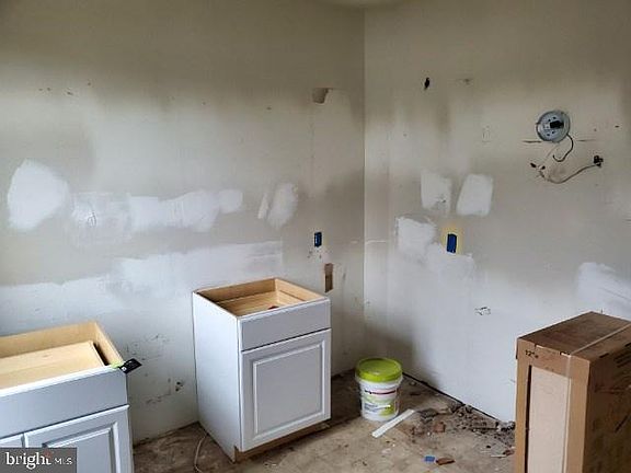 5th image of 107 E North Ave
