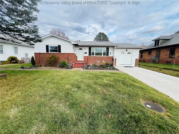 805 Henrietta St, Ravenswood, WV 26164