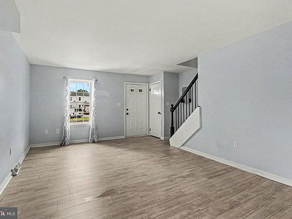 3rd image of 819 Old Silver Spring Rd