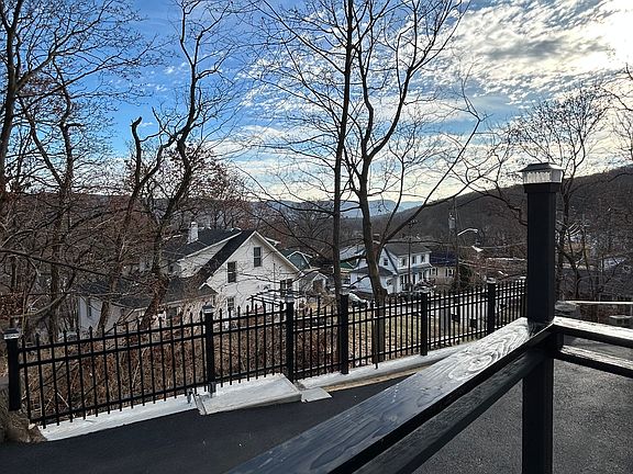 3rd image of 2 Chestnut St