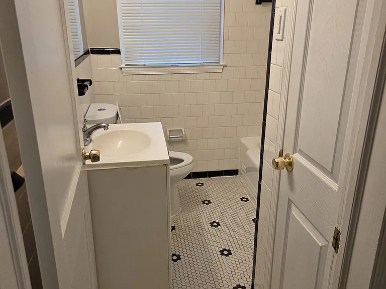 3231 E Northern Pkwy — Photo 24