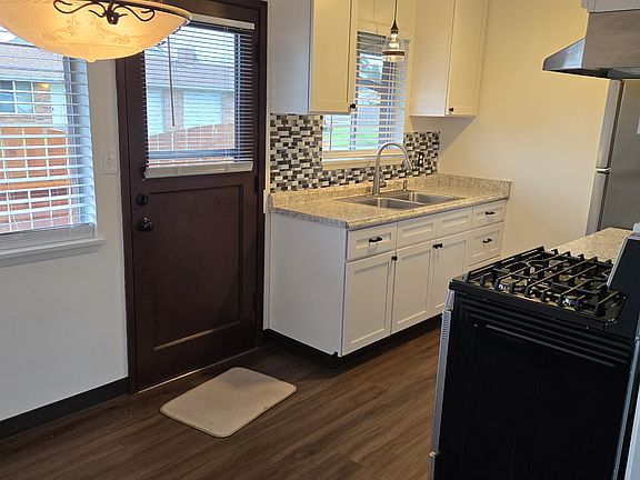 2nd image of 905 8th Ave NW APT 1