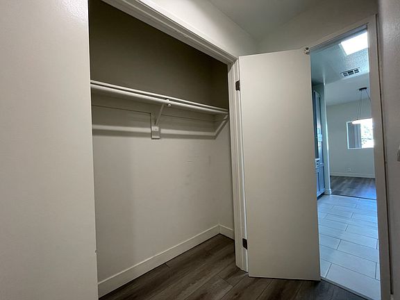 2nd image of 12840 Moorpark St #7523f7caf