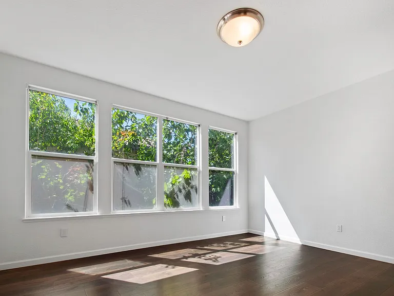 991 Zephyr Ln — Photo 11