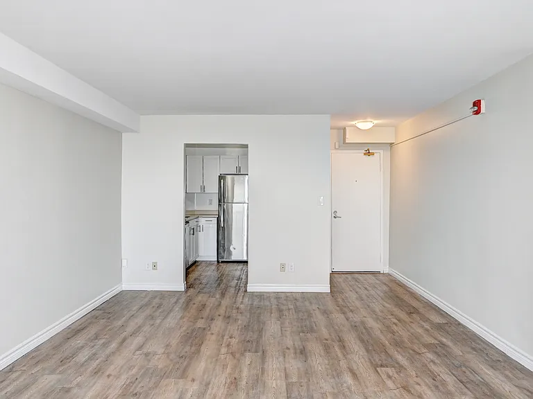 737 Ouellette Ave — Photo 9