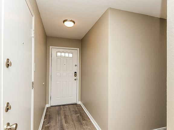 3rd image of 753 Hampshire Dr